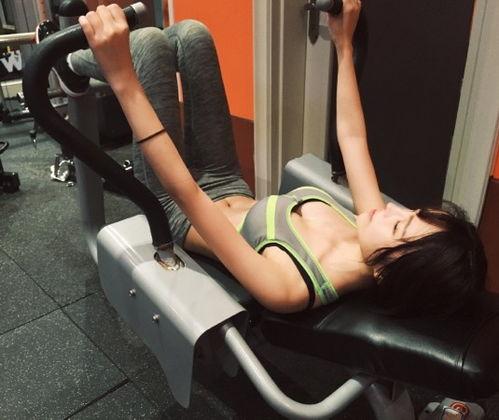 吃瓜健身女神视频,健康生活与休闲时光完美融合