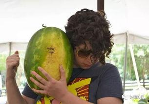 老外在吃瓜,揭秘中外文化差异下的趣味瞬间