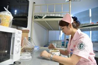 护士产科吃瓜,揭秘产房里的温馨瞬间