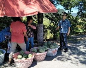 老挝森瓜群众吃瓜