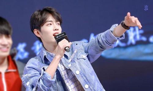 肖战吃粉丝的瓜,揭秘明星与粉丝间的甜蜜纠葛  第2张