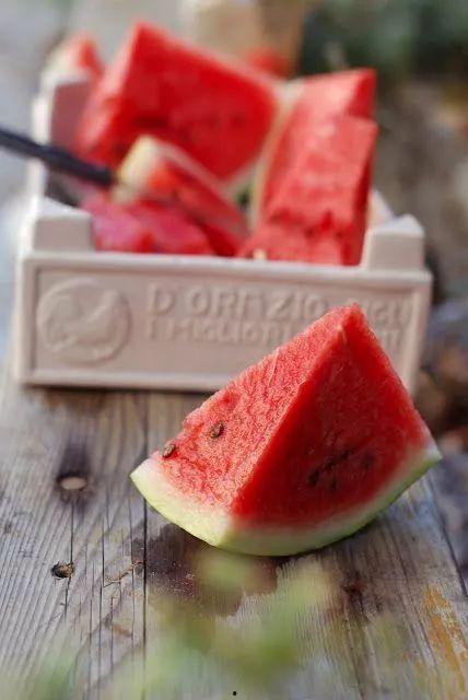 吃西瓜西吃瓜文案,吃西瓜，西吃瓜，清凉一夏！