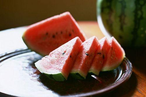 夏天吃瓜古诗,夏日瓜香诗意浓